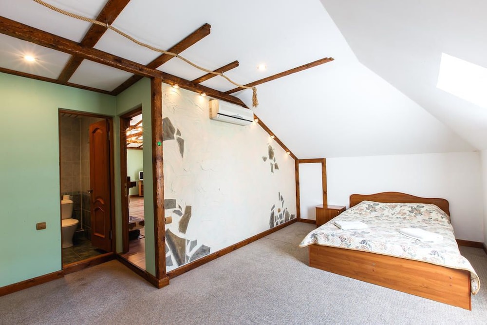 Apartment, 2 Bedrooms, Fireplace photo 1