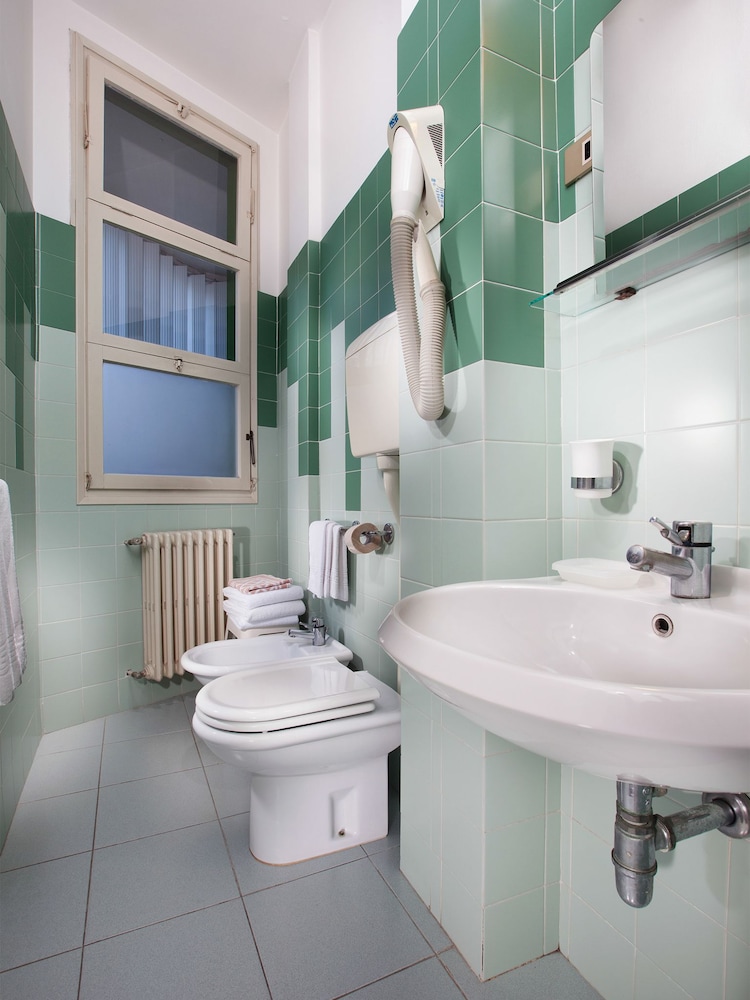 Classic Triple Room, Balcony - Photo 7