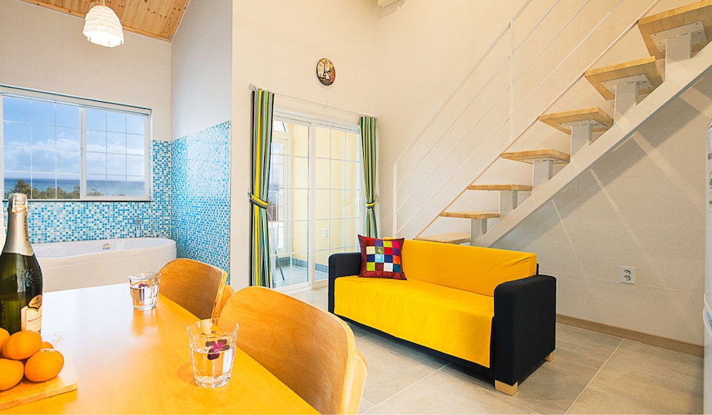 Duplex (201, 202, 203) photo 1