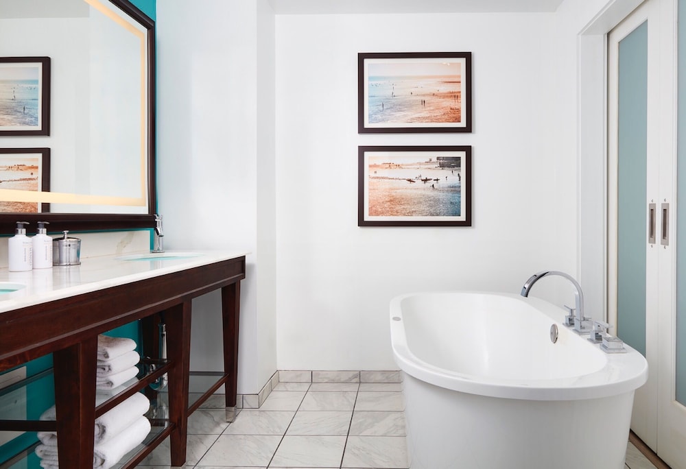 Deluxe Junior Suite photo 3