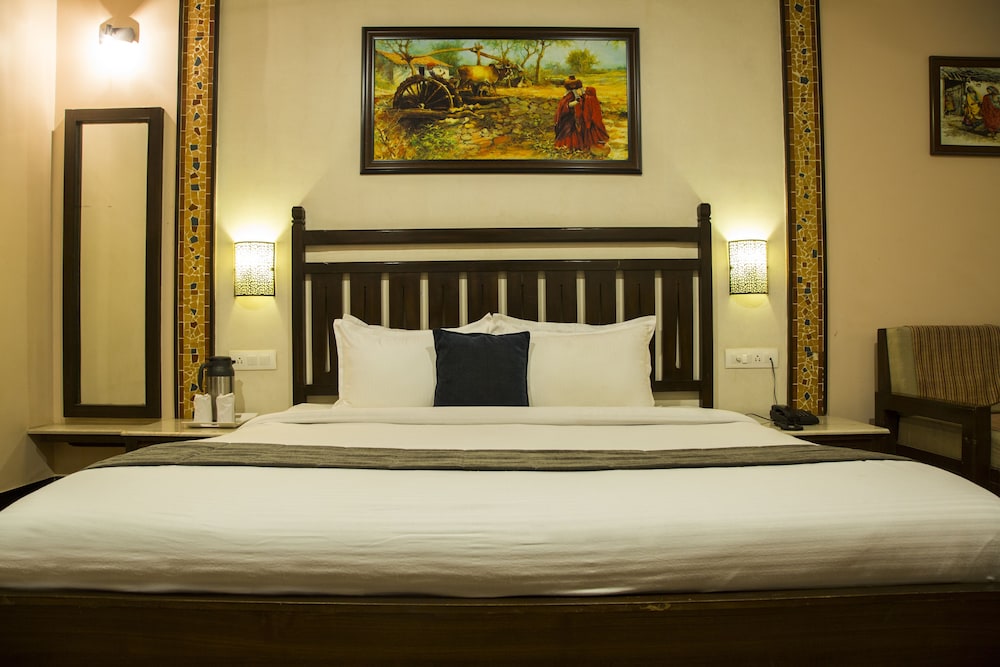 Luxury Double Room, 1 King Bed, Garden View photo 3