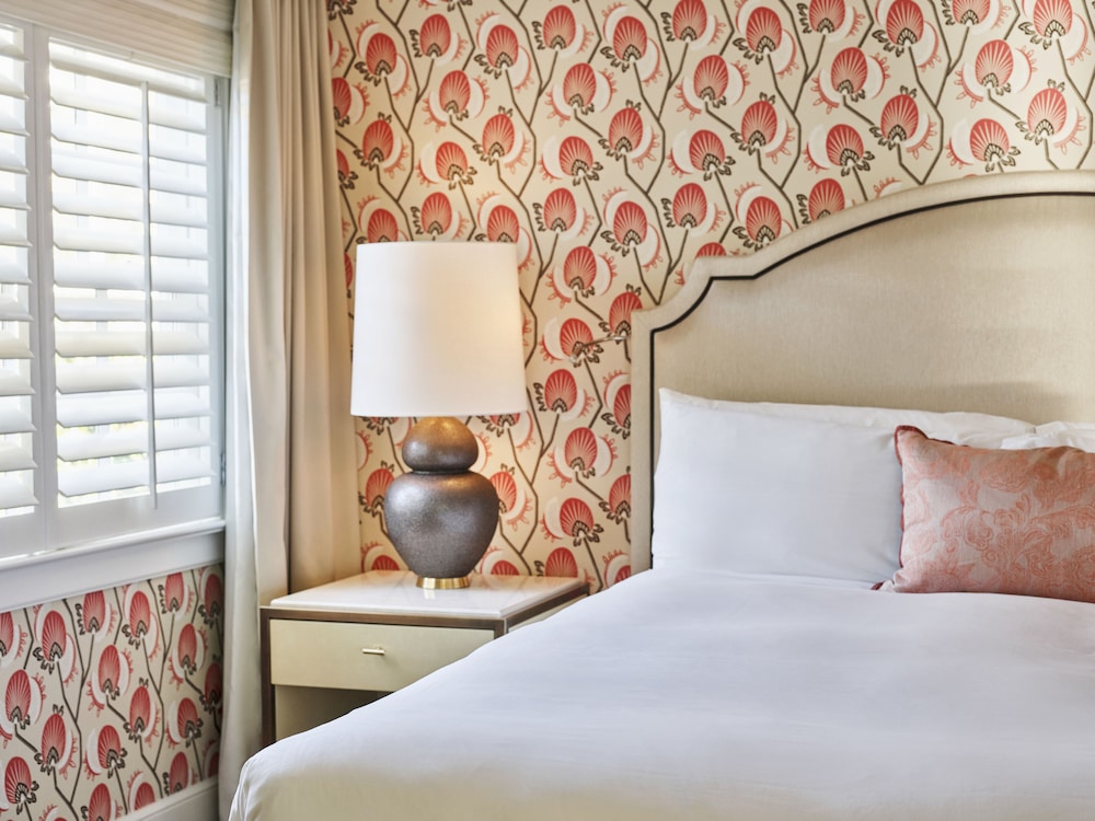 Crescent Bungalow Suite