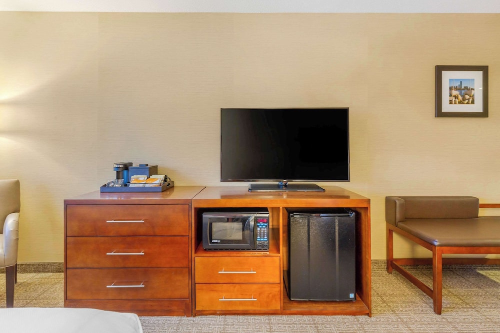 Standard Room, 2 Queen Beds - Photo 7