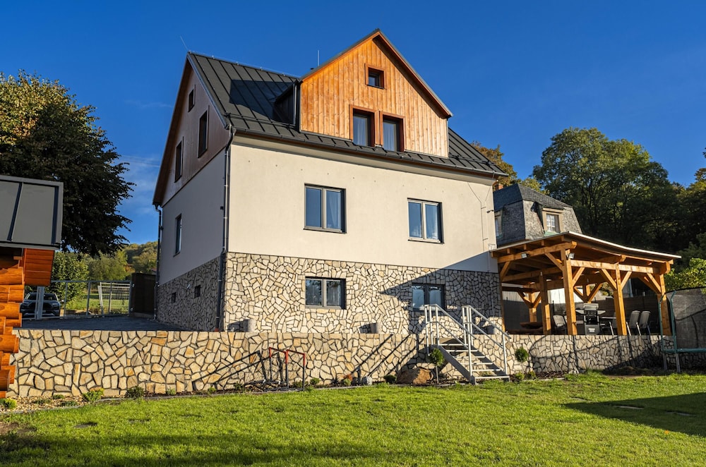 Villa photo 2