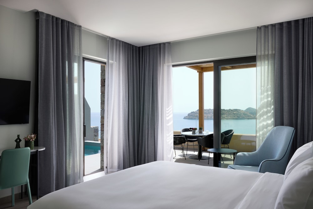 Executive Suite with Private Pool - Sea View - Photo 4