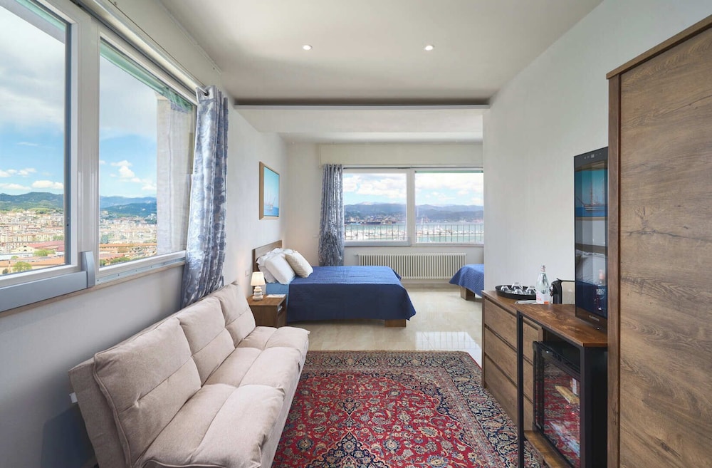 Deluxe Suite, Sea View (Montale)
