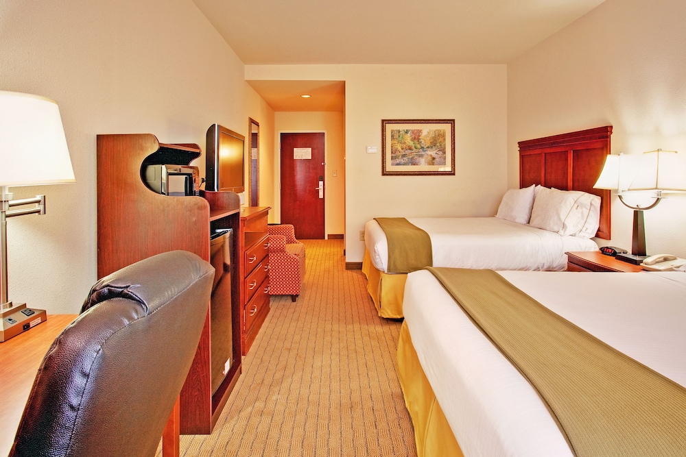 Suite, 2 Queen Beds - Photo 2