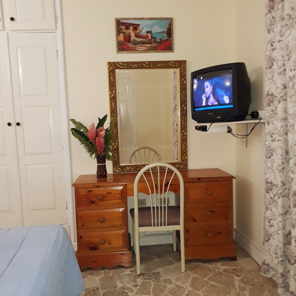 Junior Double Room, 1 King Bed, Kitchenette photo 2