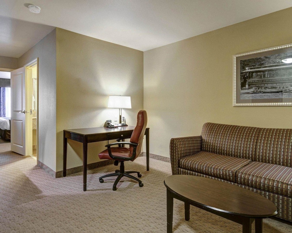 Suite, 1 King Bed with Sofa bed, Accessible, Non Smoking - Photo 2