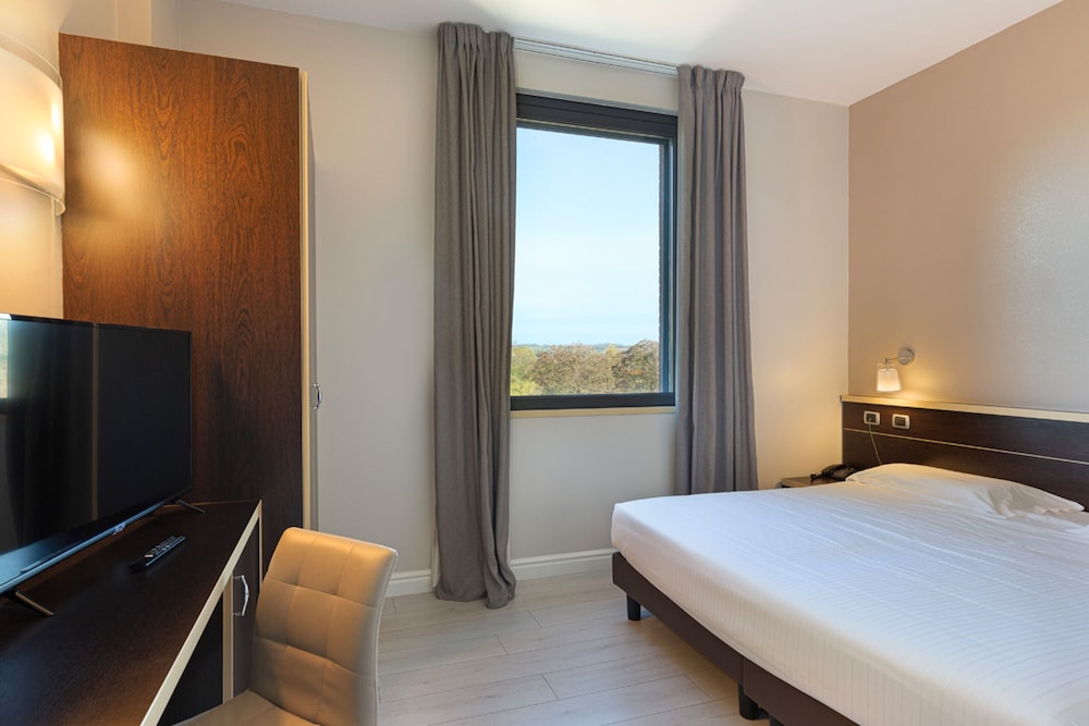 Deluxe Double or Twin Room - Photo 1