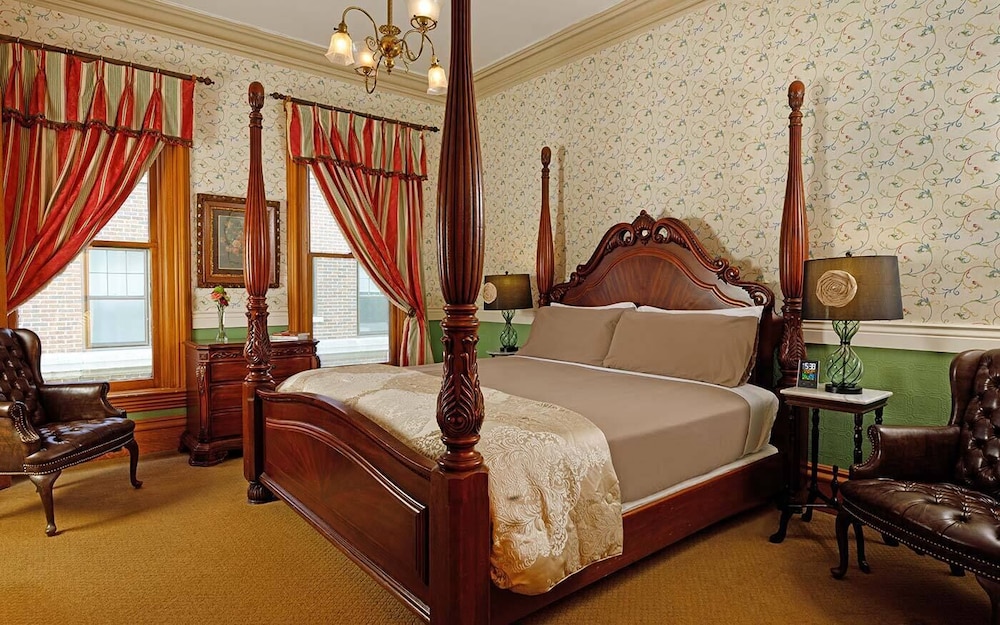 Premium Room, 1 King Bed, Fireplace (5) photo 1