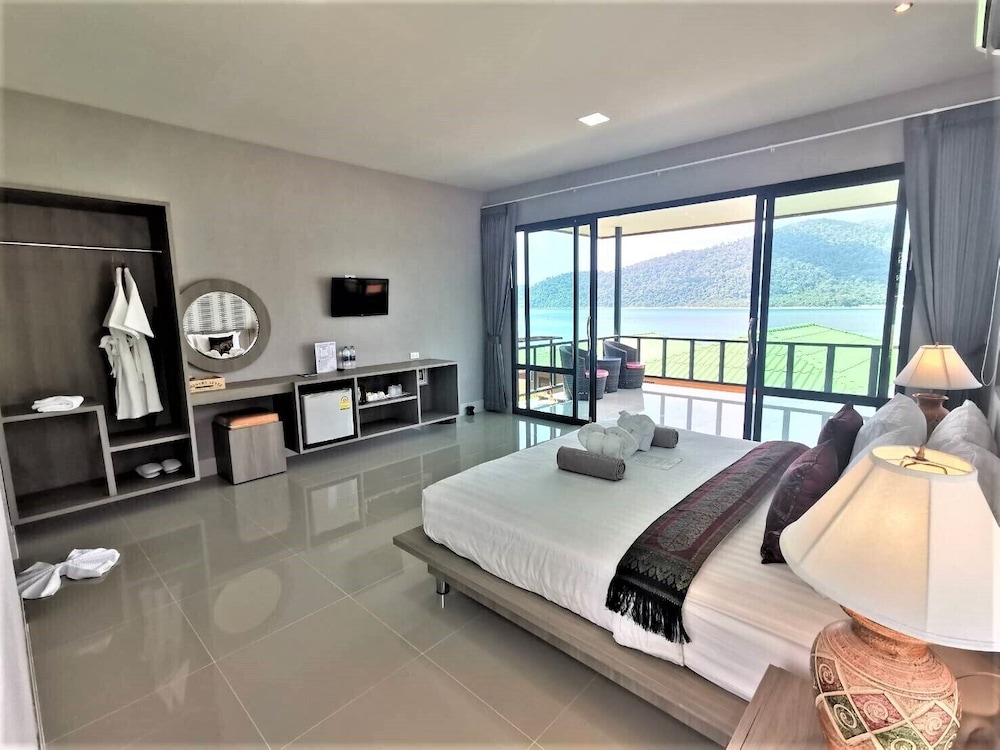 Deluxe Sea View Room photo 2