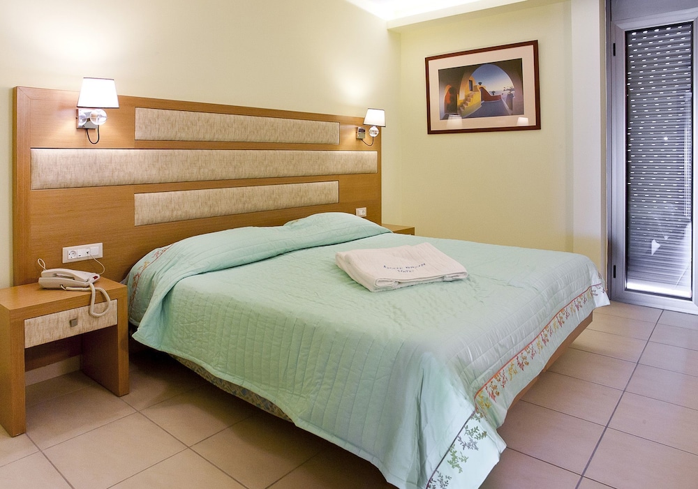 Triple Room, Partial Sea View