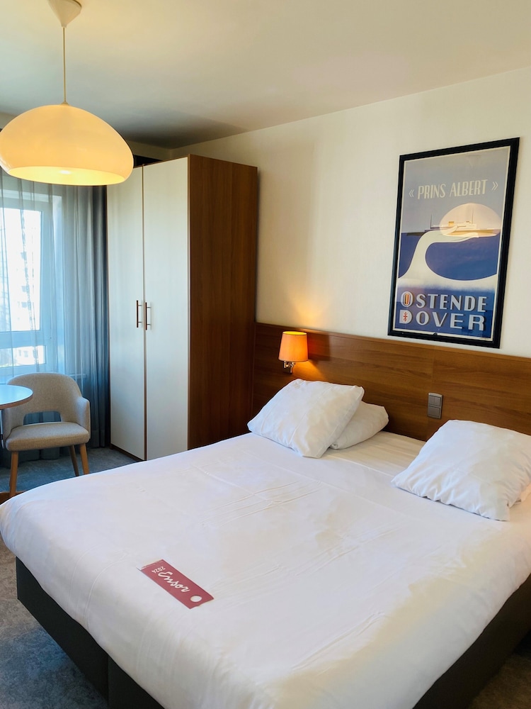 Comfort Room, City View - Photo 3