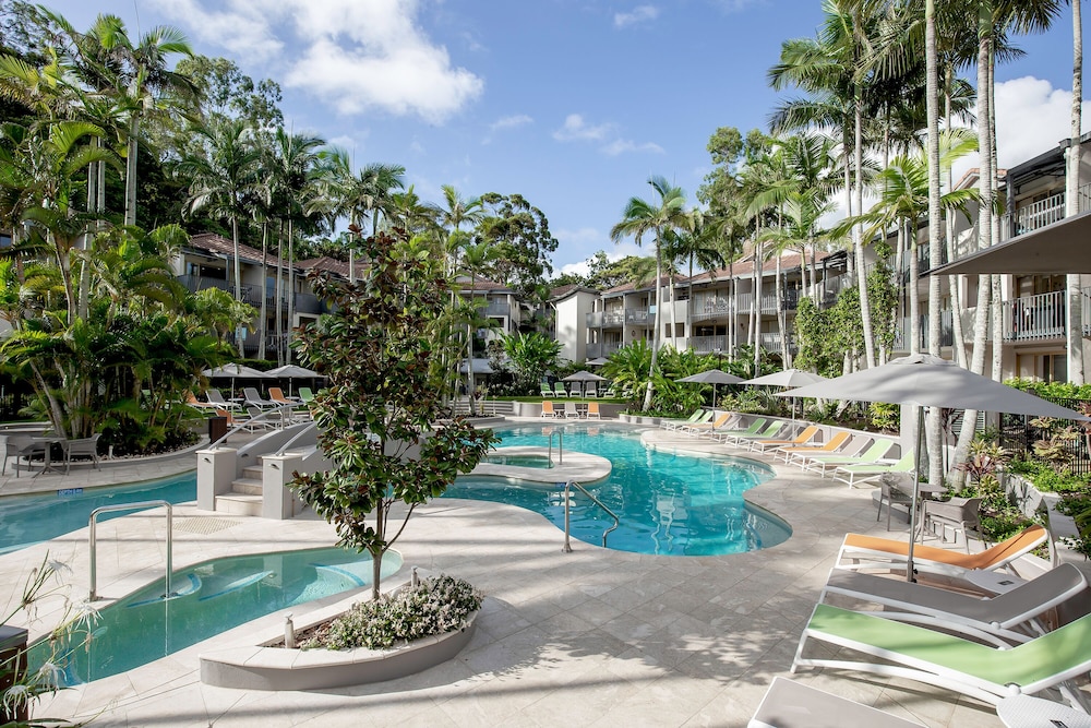 One Bedroom Poolside Apartment - Photo 2