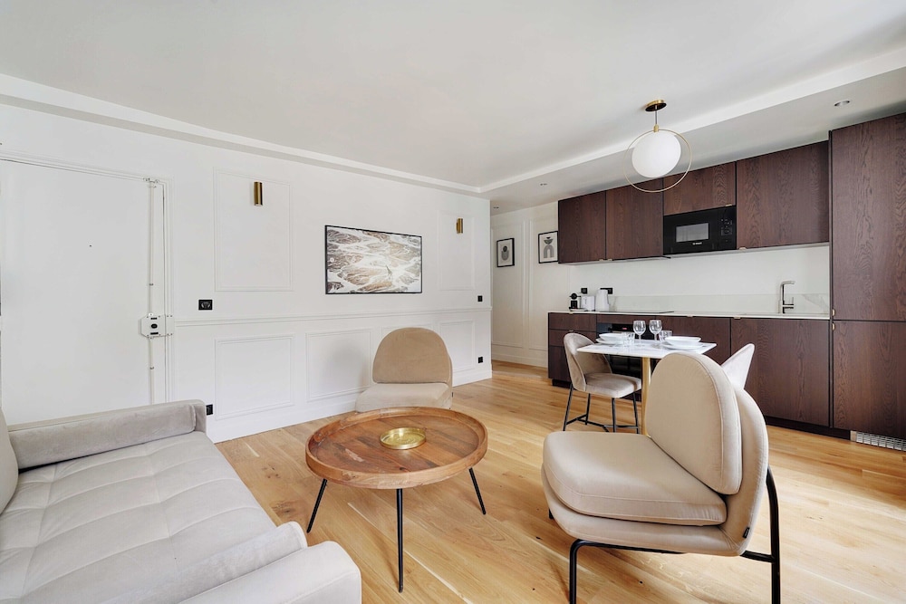 Apartment photo 2