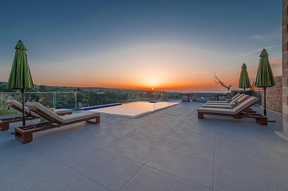 Villa photo 2