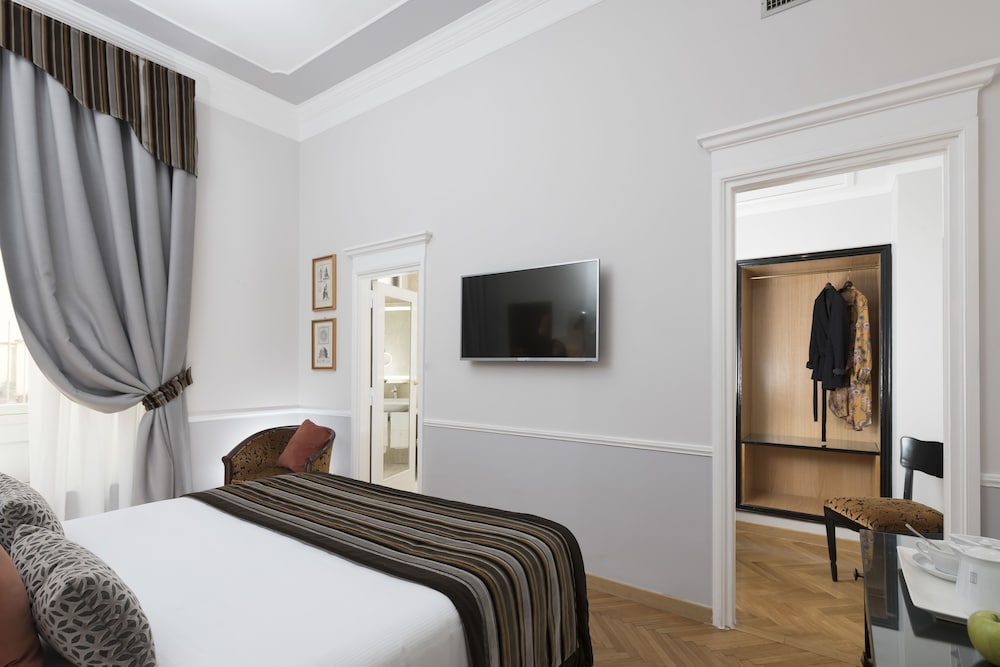 Premium Double or Twin Room - Photo 7