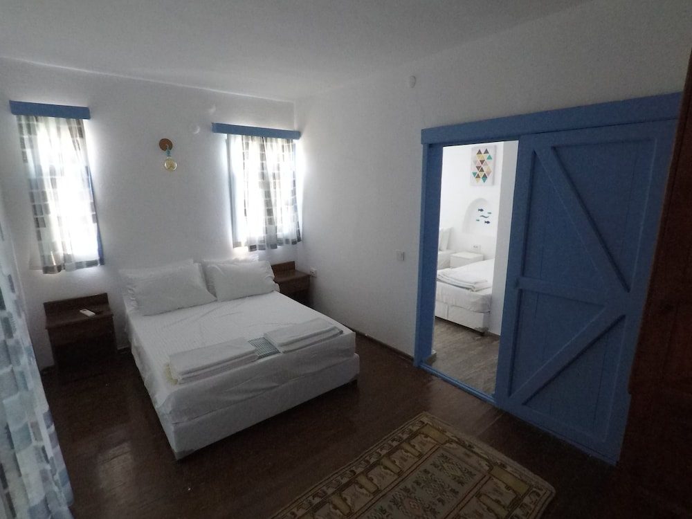 Family Room - Photo 3