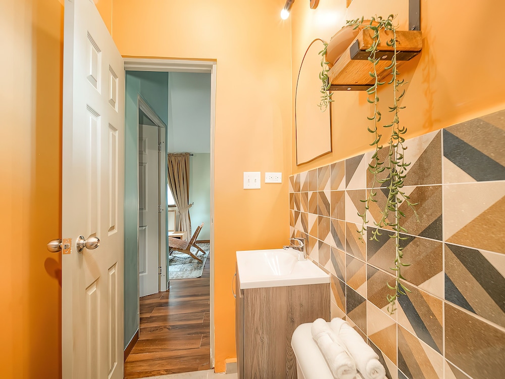 Family Room, Private Bathroom photo 3