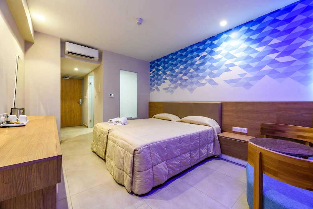 Deluxe Double or Twin Room photo 3
