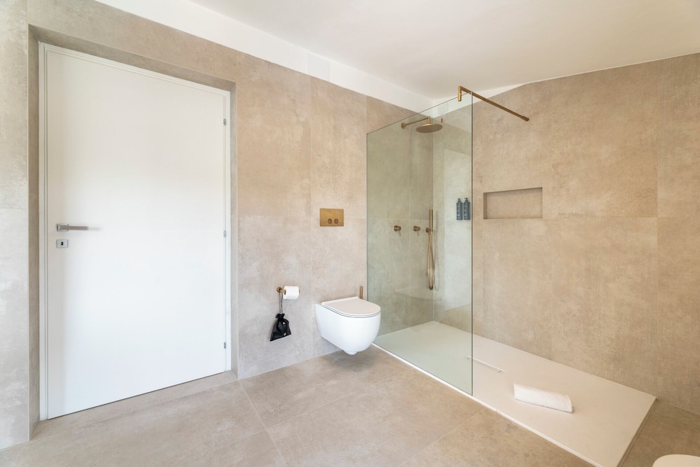 Junior Suite, Hot Tub - Photo 4