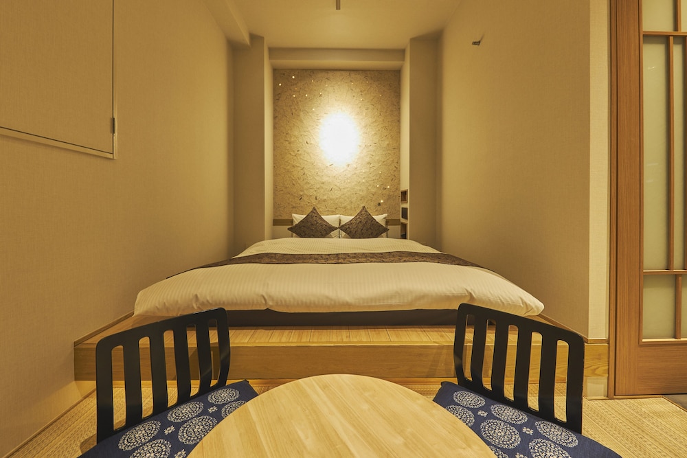 Standard Double Room, 1 Queen Bed, Non Smoking, Bathtub (Low Bed) photo 2