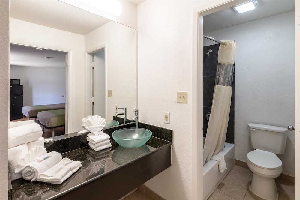 Deluxe Suite, 2 Double Beds, Non Smoking, Kitchenette - Photo 8