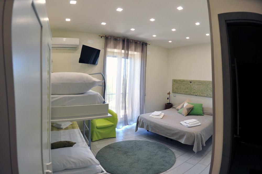 Quadruple Room (Terra) photo 1