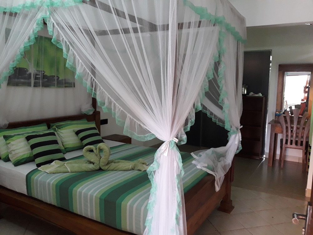 Basic Double Room, 1 Queen Bed, Ground Floor photo 2