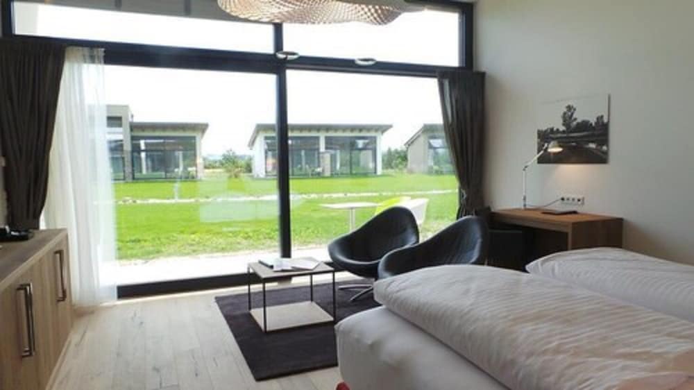 Suite, Terrace, Hill View
