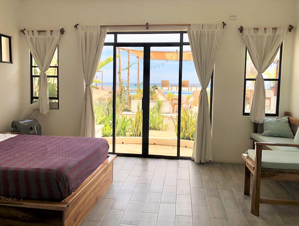 Deluxe Double Room, 1 Queen Bed, Sea View (Room 5) (No Air conditioning) photo 3