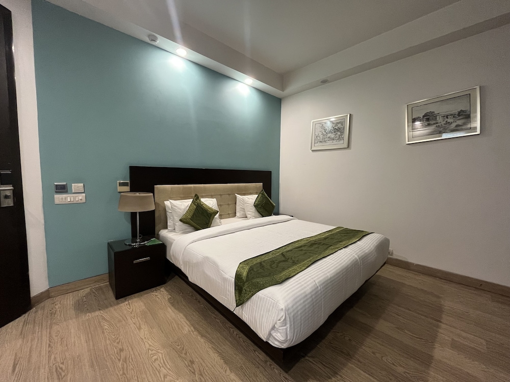 Premium Double or Twin Room - Photo 20