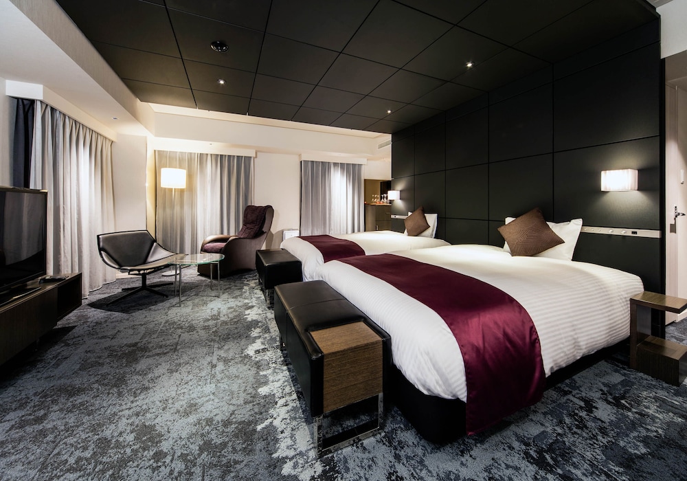Triple Use Room, Non Smoking (Two semi-double beds + Extra Bed) - Photo 1