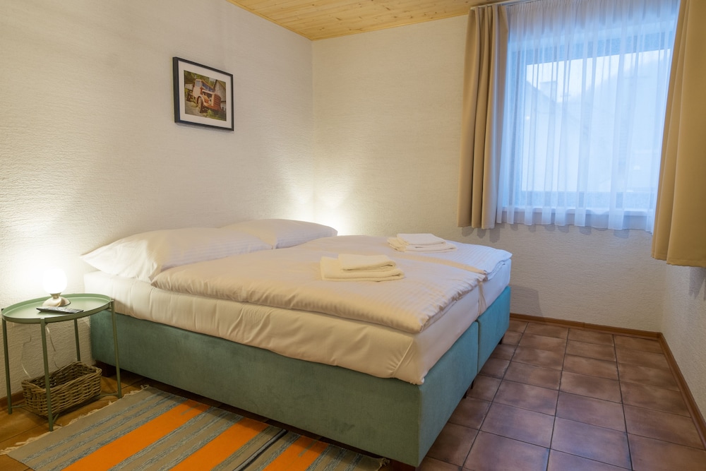Deluxe Room, 1 Queen Bed, Ground Floor photo 3