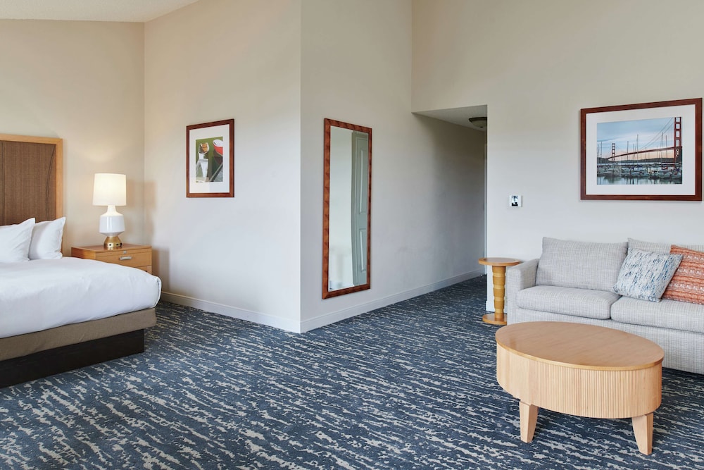 Room, 1 King Bed, Balcony - Photo 1