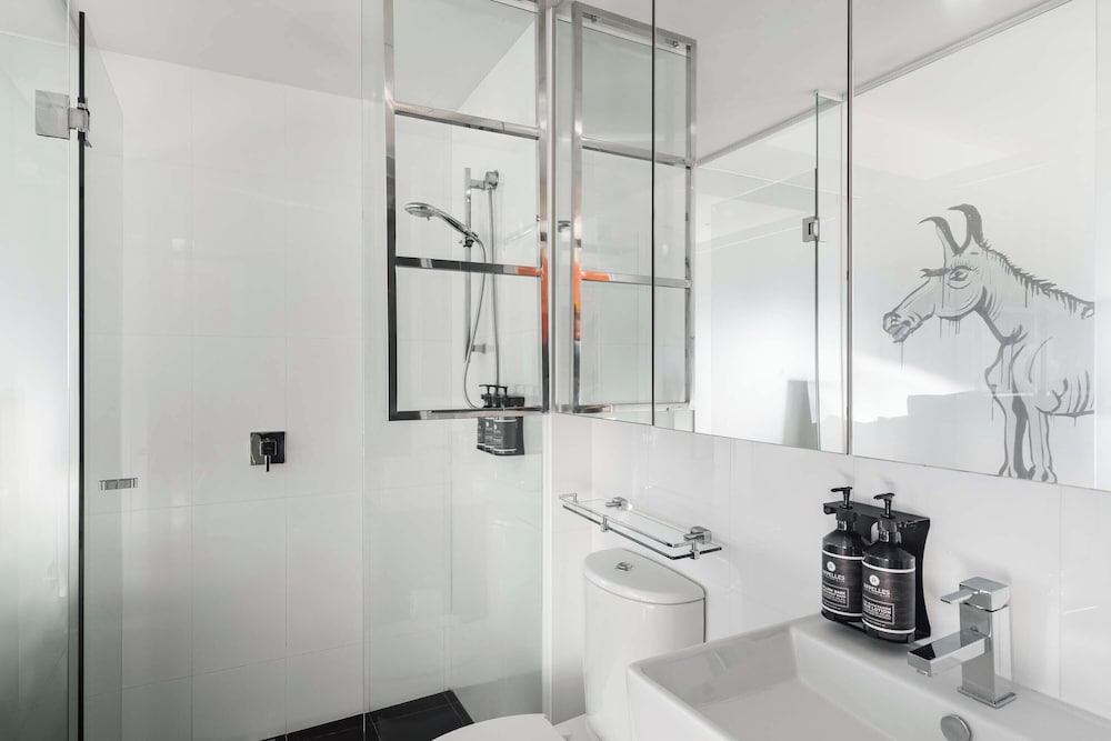 Deluxe Studio Suite - Photo 16