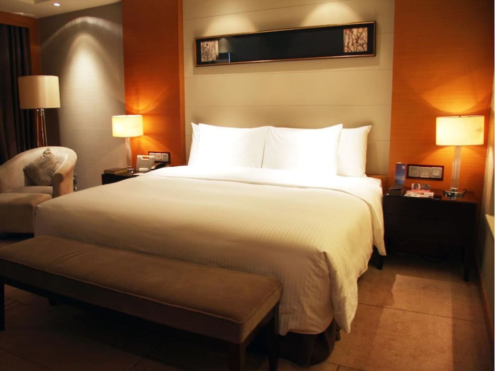 Executive Room, 1 King Bed - Photo 5