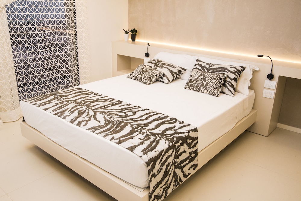 Panoramic Suite, 1 Queen Bed, Balcony, Sea View photo 3