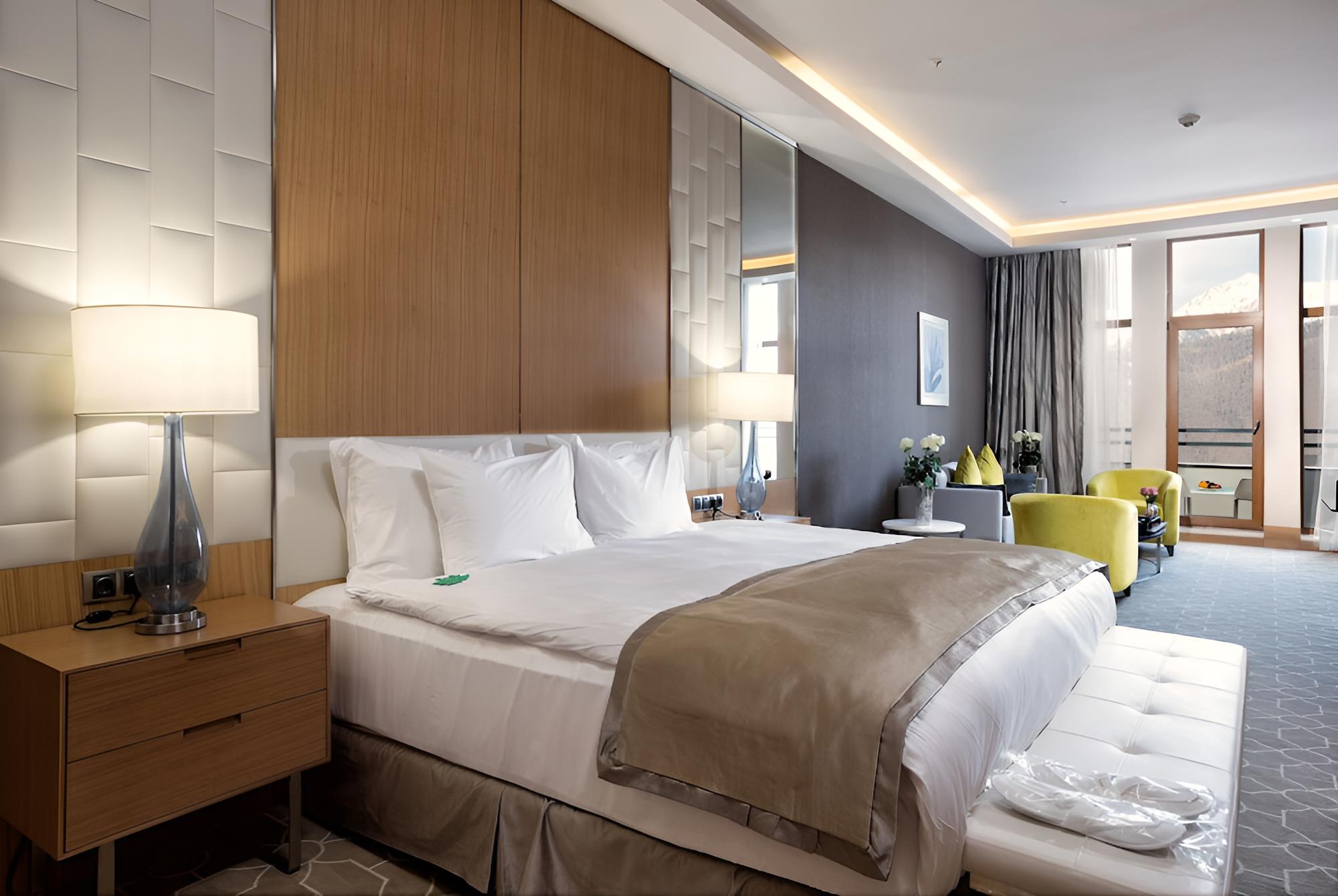 Premium Room, 1 King Bed photo 3