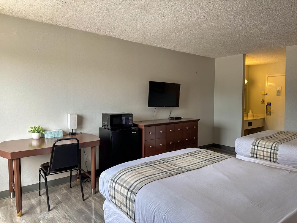 Standard Double Room, 2 Double Beds, Smoking - Photo 1