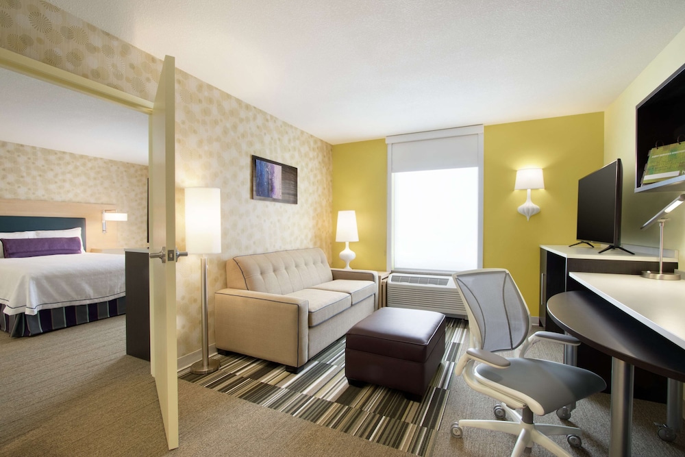 Suite, 1 King Bed, Accessible, Non Smoking (Hearing)