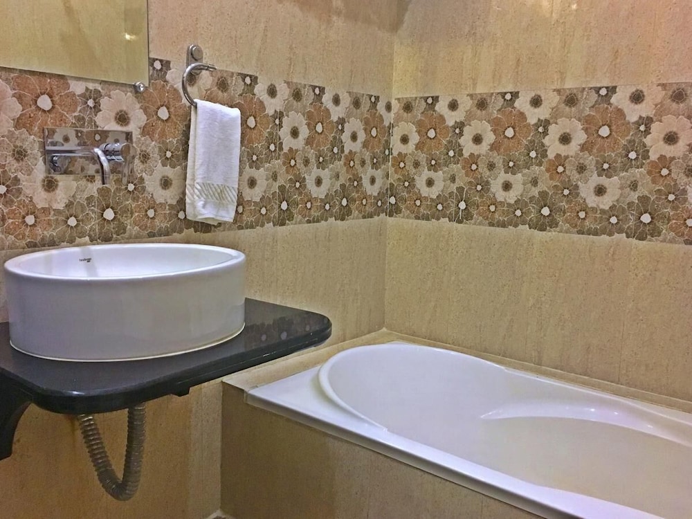 Executive Room - Photo 15