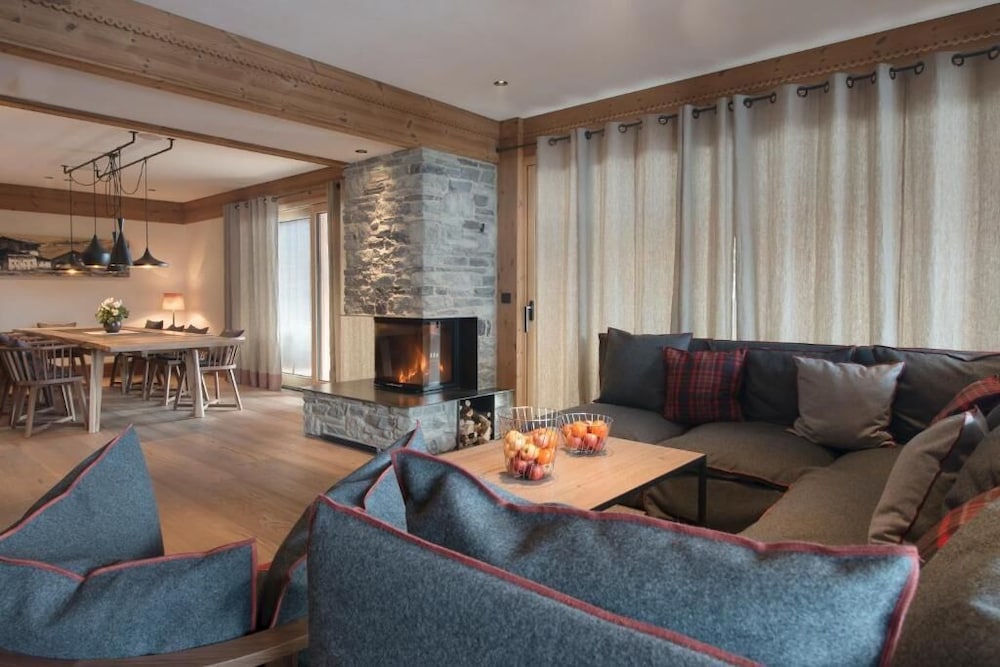 Luxury Chalet, 4 Bedrooms photo 3