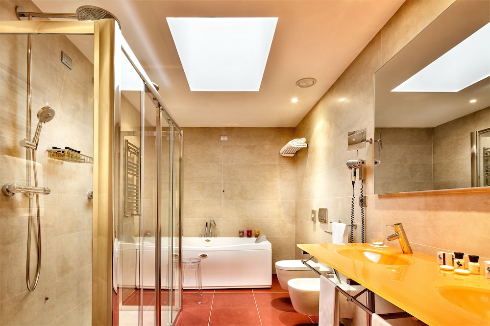 Suite - Photo 8