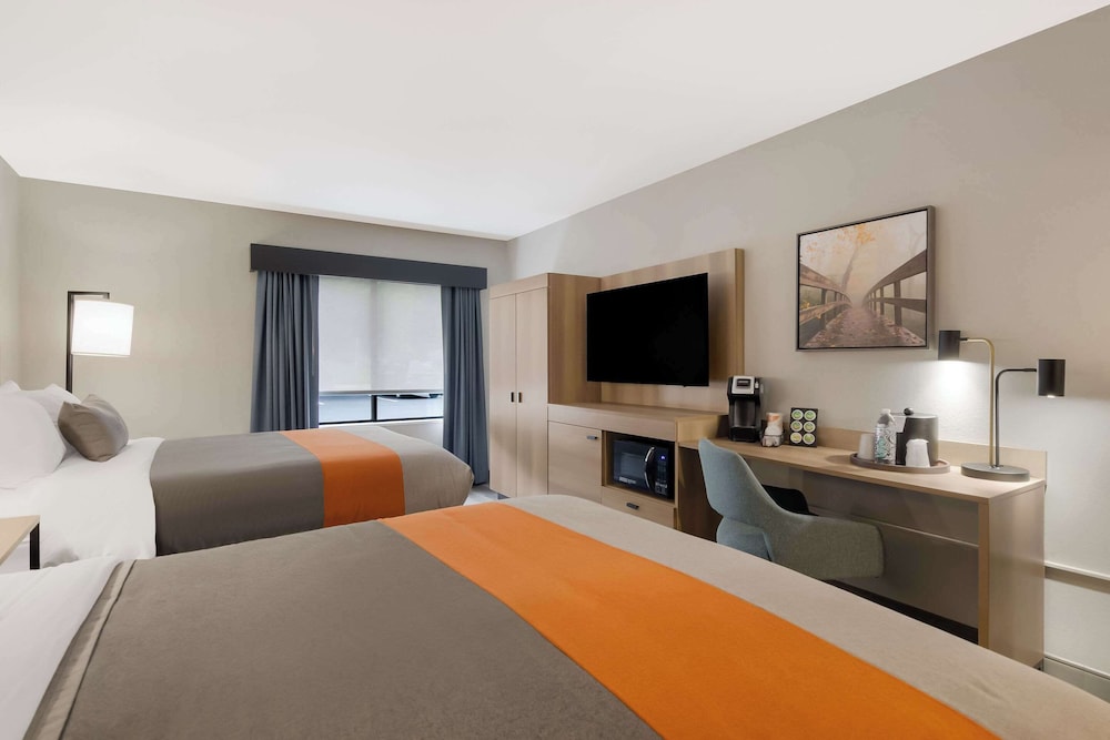 2 Queen Beds, Hearing Accessible, Non Smoking - Photo 1