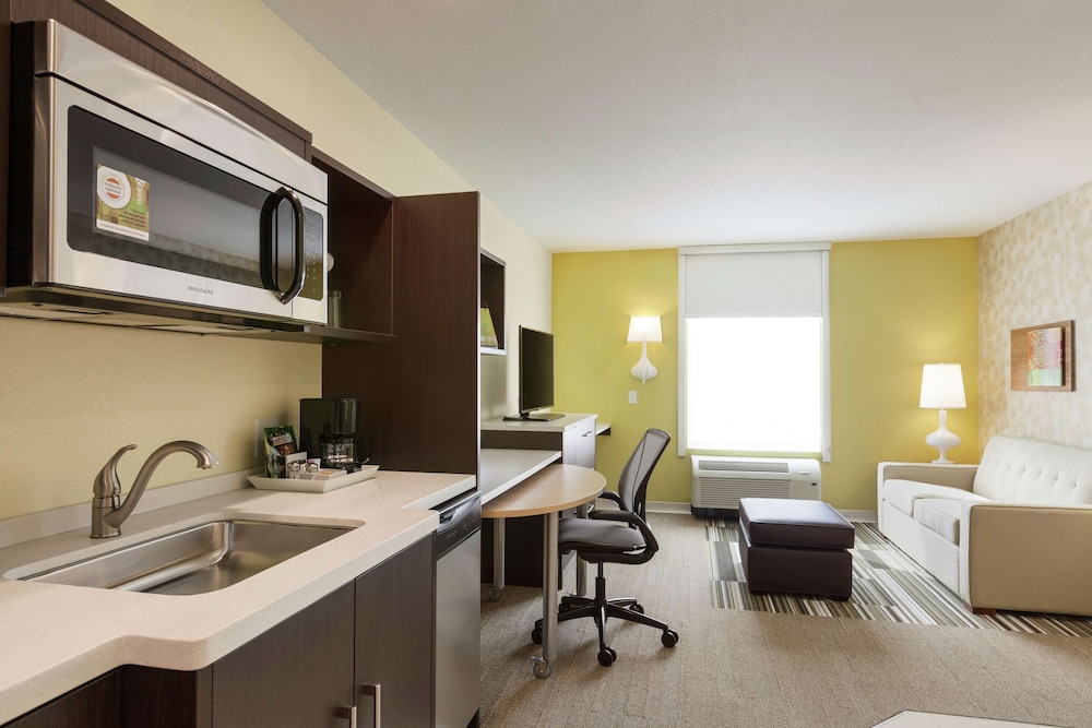 Suite, 1 King Bed, Non Smoking photo 2