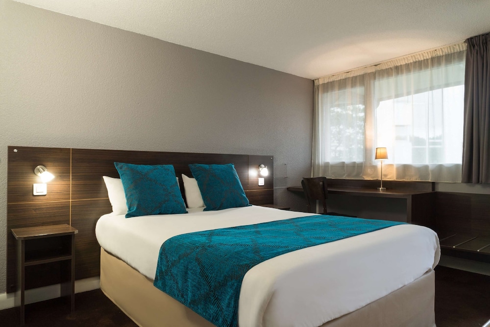 Superior Room, 1 Queen Bed, Non Smoking, Bathtub