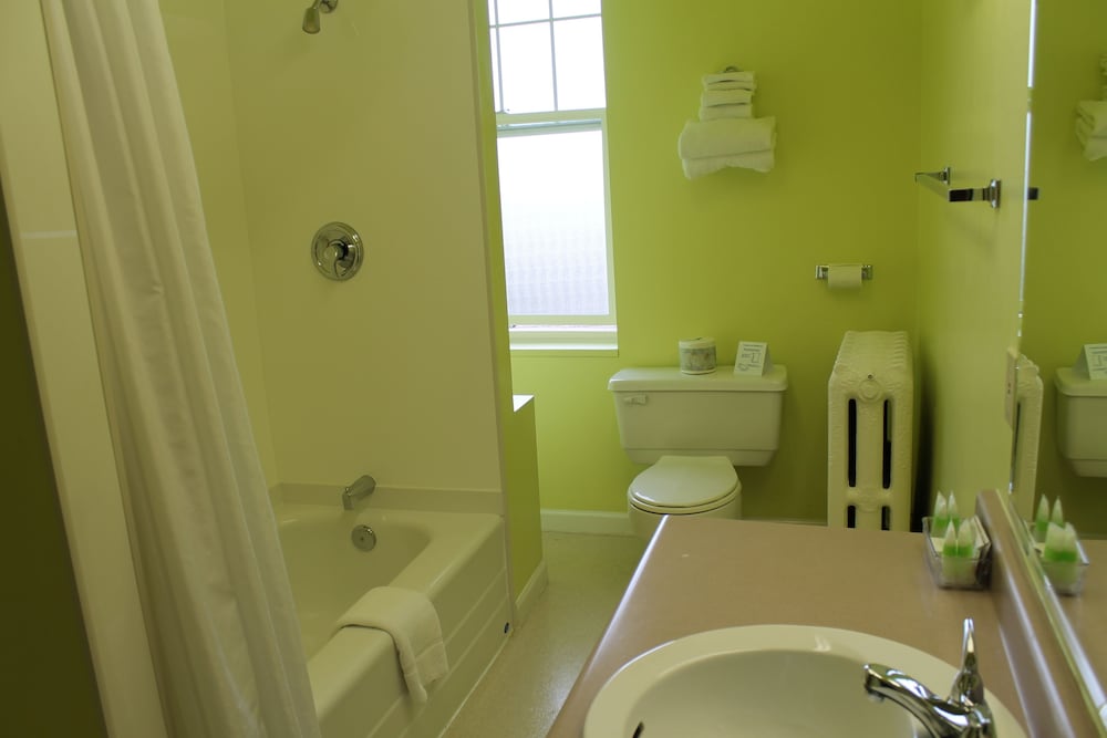 Traditional Room, 2 Queen Beds - Photo 5