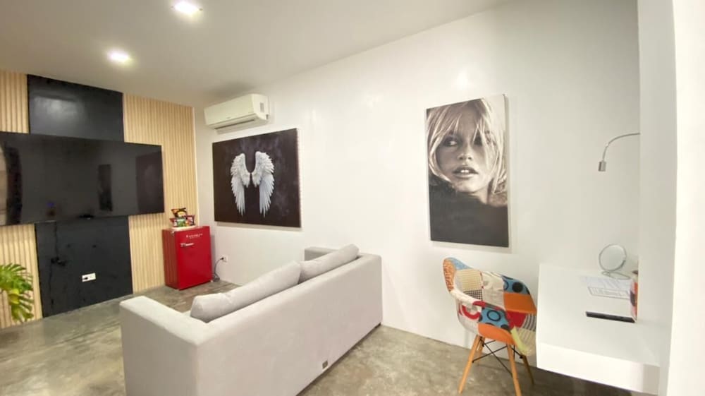 Executive Suite - Photo 3
